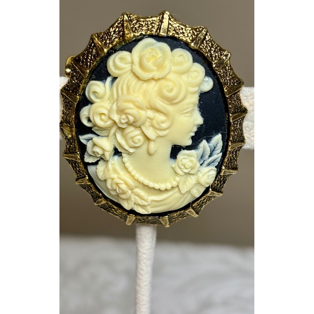 2-in-1 Victorian Cameo Brooch & Necklace Pendant Gold Tone Black Cream 1970s